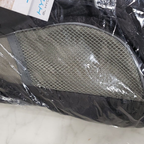 ADURO SPORT HYDRO-PRO 2L (67 oz) Hydration Backpack!! - Picture 7 of 9